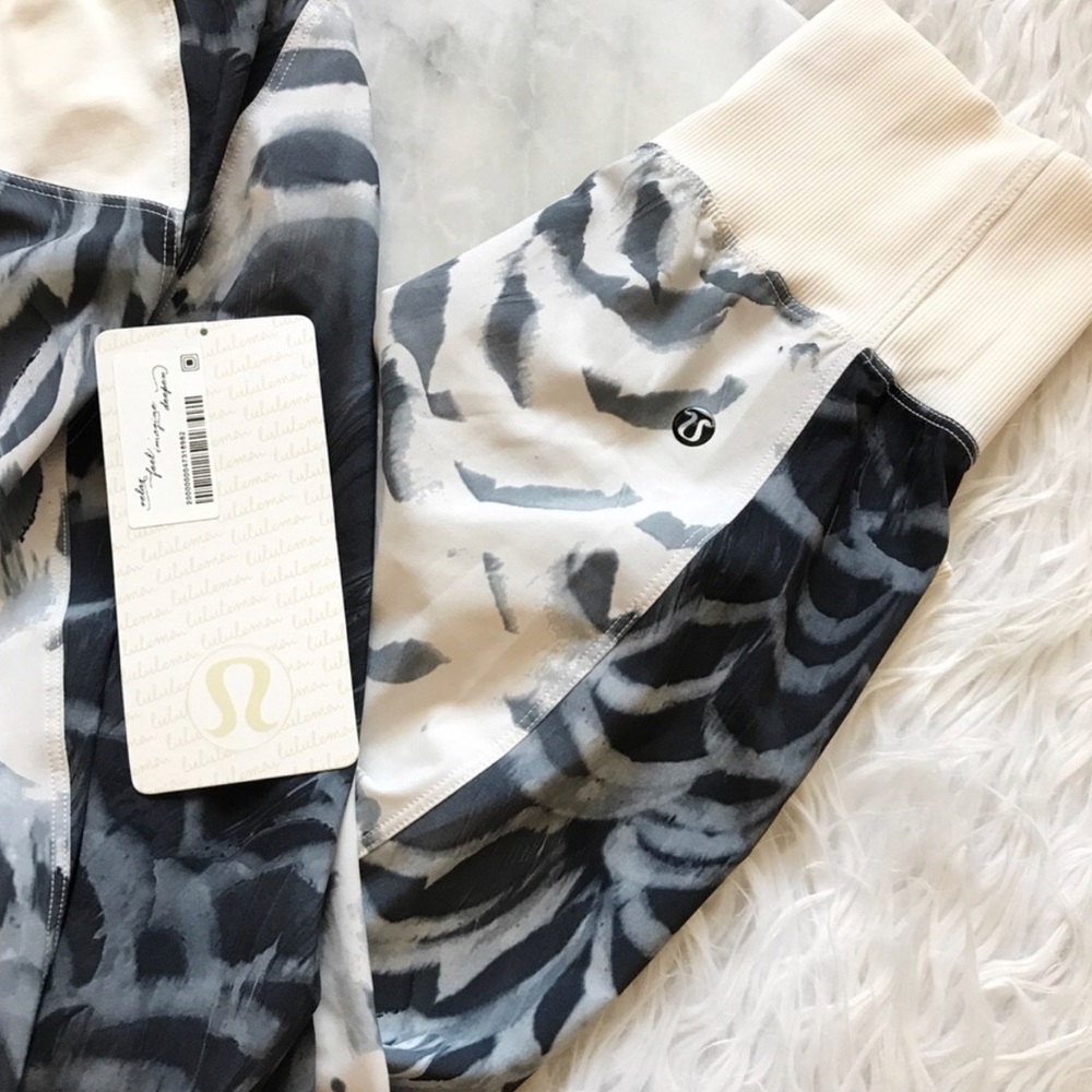 Lululemon dance to yoga pants